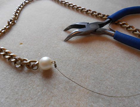 como hacer un collar perlas alambre