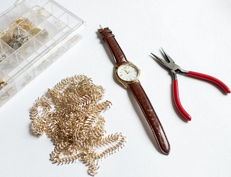 materiales para reciclar un reloj